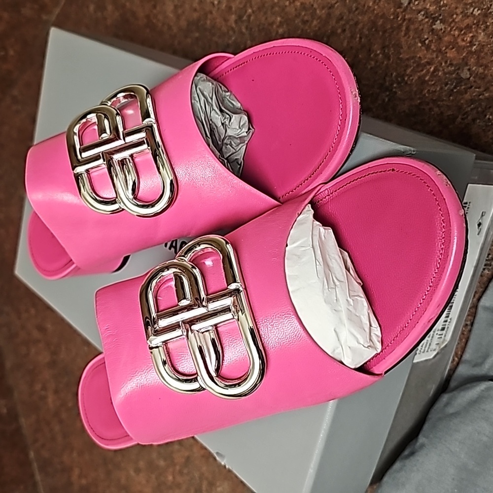 Women's shoes